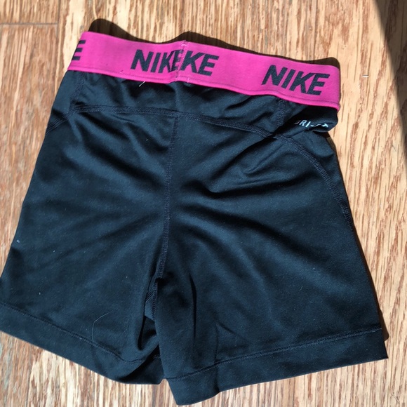 Nike black spandex with pink wait band - Picture 3 of 3